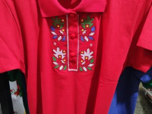 IMG_20230505_105409732 ТШ3 - ДАМСКА ТЕНИСКА С ЯКА - БРОДЕРИЯ